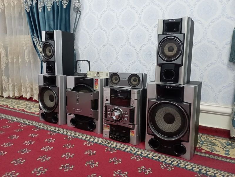 Muzikalni sentir Sony 10000w sotiladi Muzikalni sentir Sony 10000w sotiladi