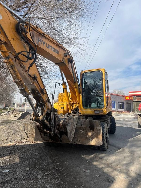 Hyundai 1400 excavator