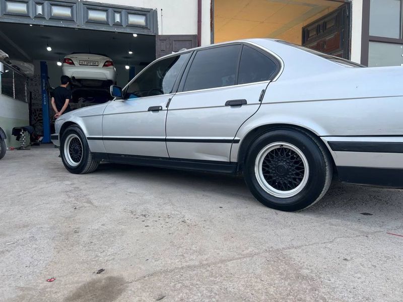 Bmw e34 sotiladi holati yahshi