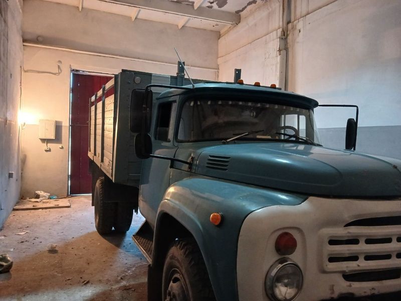 Srochno sotiladi zil 130 Srochno sotiladi zil 130