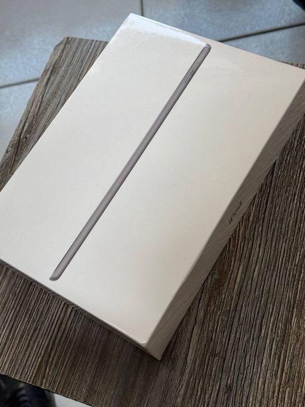 Продаётся iPad 9 Silver 65gb Wi-Fi New