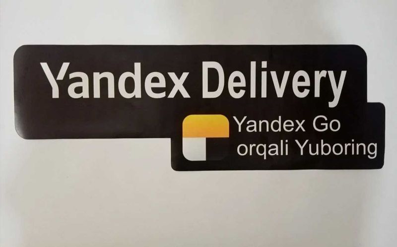 Съёмное магнитное брендирование и лайтбоксы Yandex Delivery