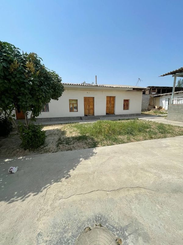 Kelesda shinamgina hovli sotiladi Kelesda shinamgina hovli sotiladi