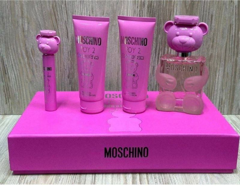 MOSCHINO TOY BUBBLE GUM 4/1 SET MOSCHINO TOY BUBBLE GUM 4/1 SET