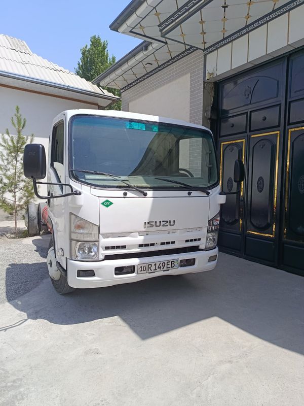 Isuzu sotiladi ishga tayor Isuzu sotiladi ishga tayor