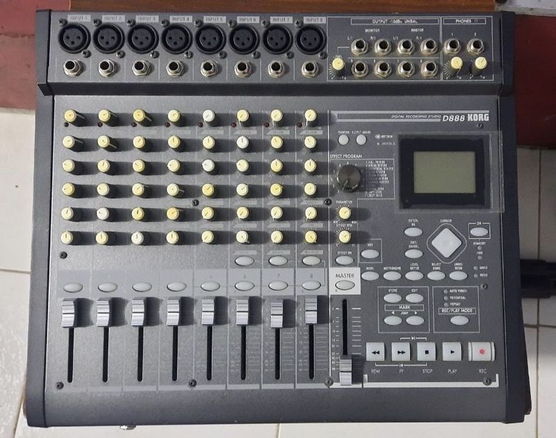 Korg d888 / 8 channel recorder