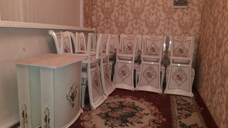 Ishlatilgan 12 talik stol-stul