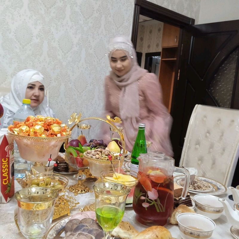 kiyim sotiladi kiyim sotiladi