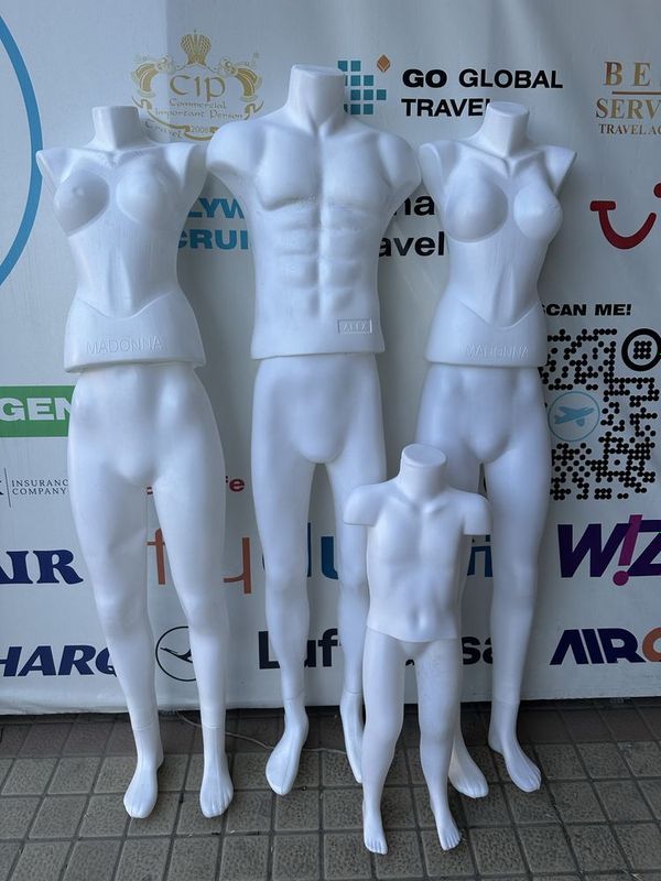 Maniken sotiladi hammasi 1,500,000 Maniken sotiladi hammasi 1,500,000