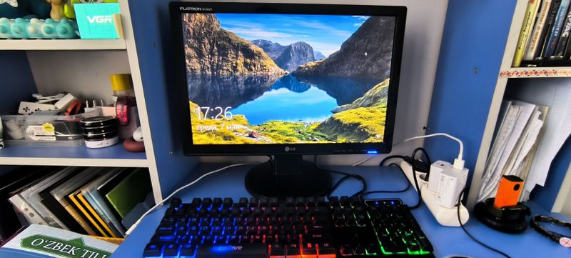 Полный комплект бюджетного пк, кейс, монитор, игровая клавиатура и мыш Полный комплект бюджетного пк, кейс, монитор, игровая клавиатура и мыш