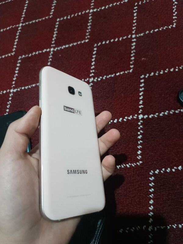 Telefon sotiladi holati rasimdagidek Samsung A 7 2017