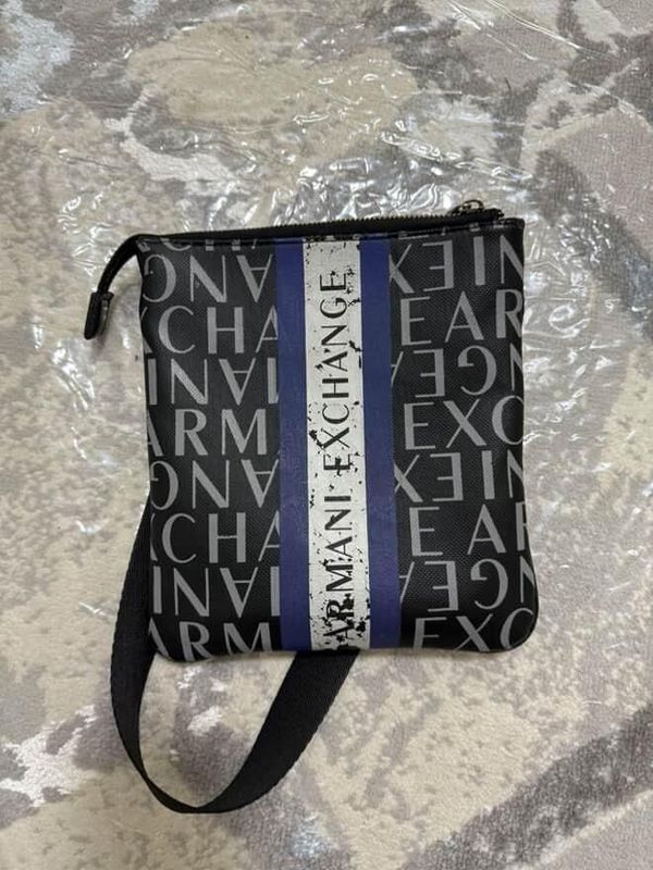 Armani ehchange sotiladi Armani ehchange sotiladi