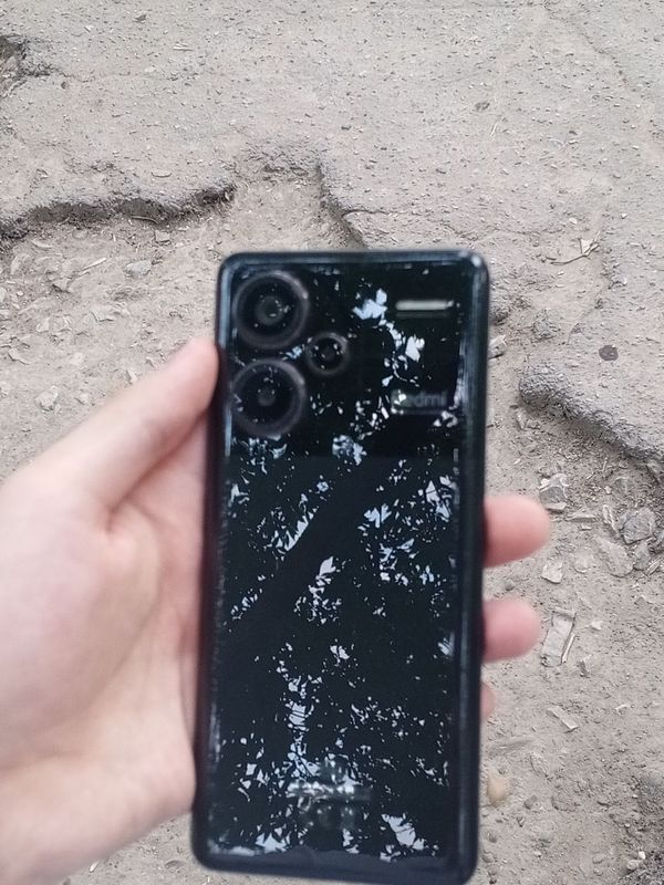 Karopka dak bor. Kamera 200 mp. Zaryad 120W. Aybi yoq ideal. Narxi 3.5
