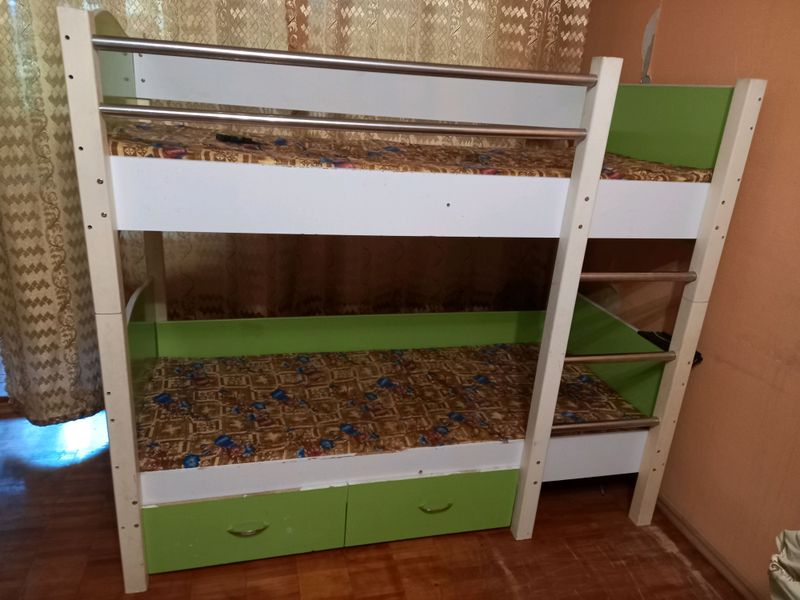 двухъярусная кровать