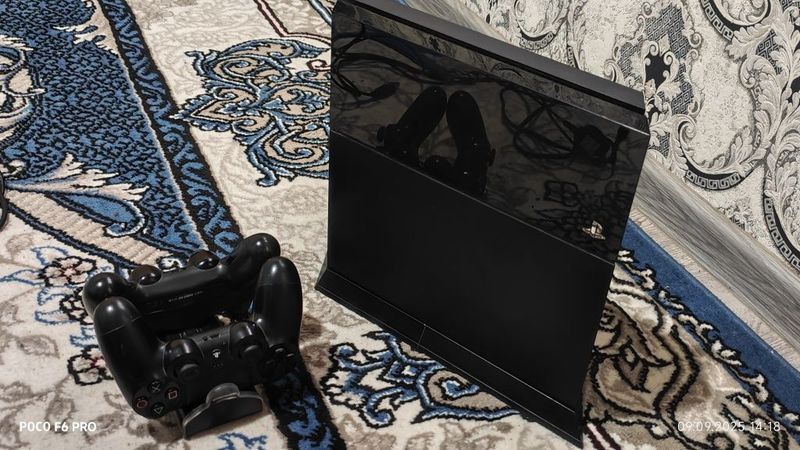PlayStation 4 SDD 1TB GTA5 FIFA 21 diski bor PlayStation 4 SDD 1TB GTA5 FIFA 21 diski bor