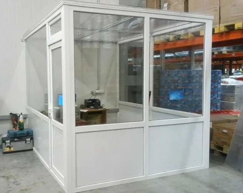 Продам 2 будки из пластика с окнами Продам 2 будки из пластика с окнами