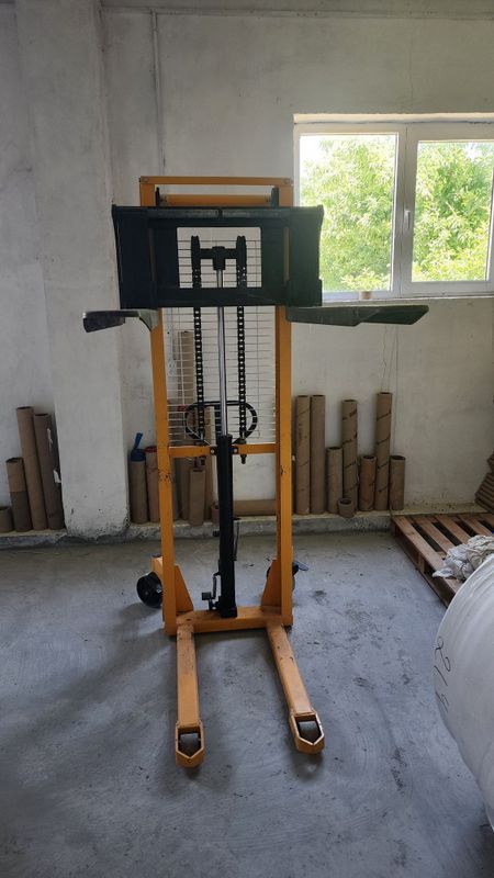 Штаблёр сотилади, shtablyor, yuk ko'targich Штаблёр сотилади, shtablyor, yuk ko'targich