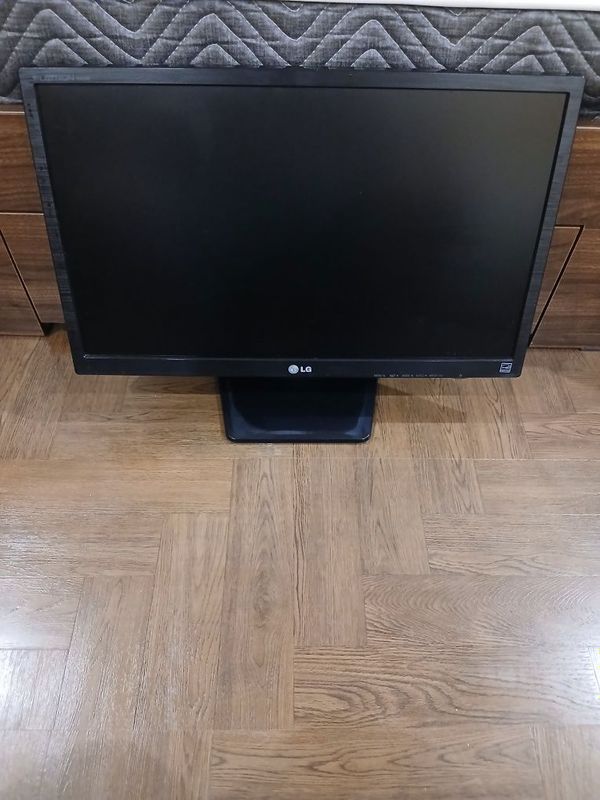 Монитор FullHD LG 23' модель 2342v-BN Монитор FullHD LG 23' модель 2342v-BN