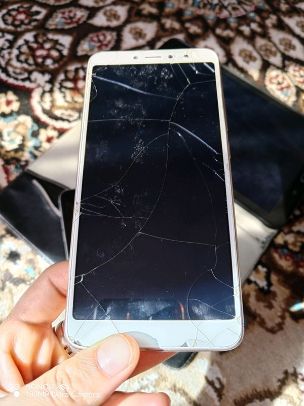 Redmi S2 telefoni sotiladi Redmi S2 telefoni sotiladi