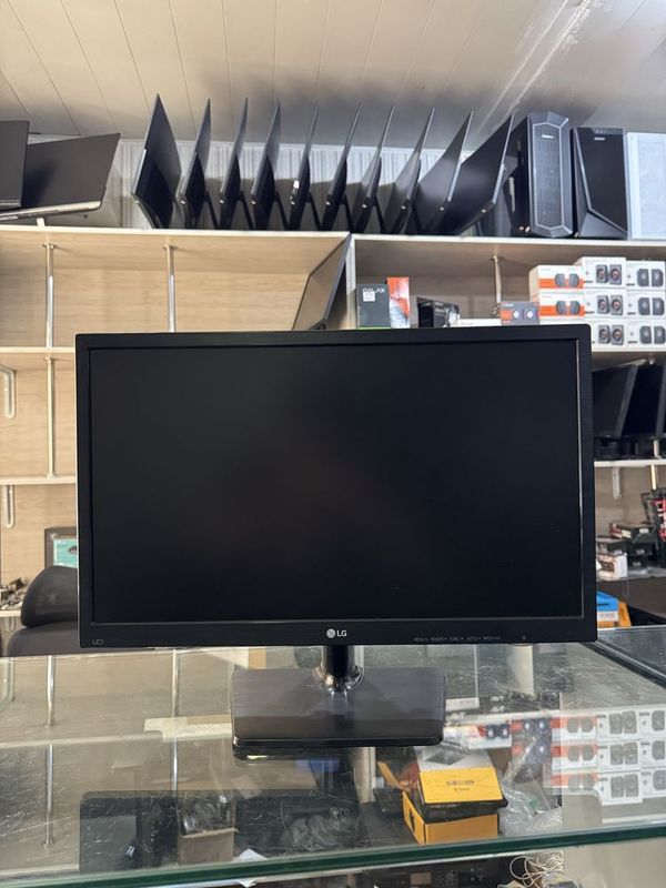 LG 22" Monitor Karobka Holati yaxshi LG 22" Monitor Karobka Holati yaxshi