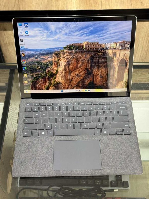 Microsoft surface laptop 4 core i5-1145G7 ram 8 ssd 256 Microsoft surface laptop 4 core i5-1145G7 ram 8 ssd 256