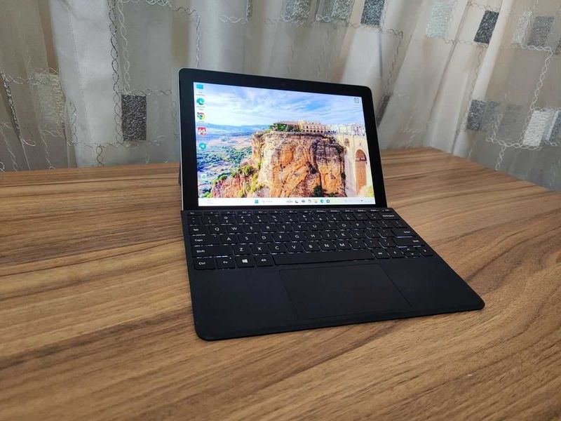 Microsoft Surface Go