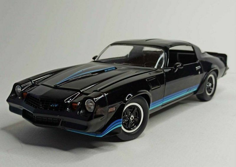 Модель Chevrolet Camaro Z28 1981 масштаб 1:18