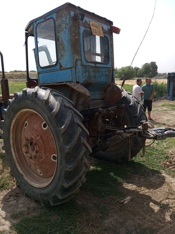 Traktor sotiladi