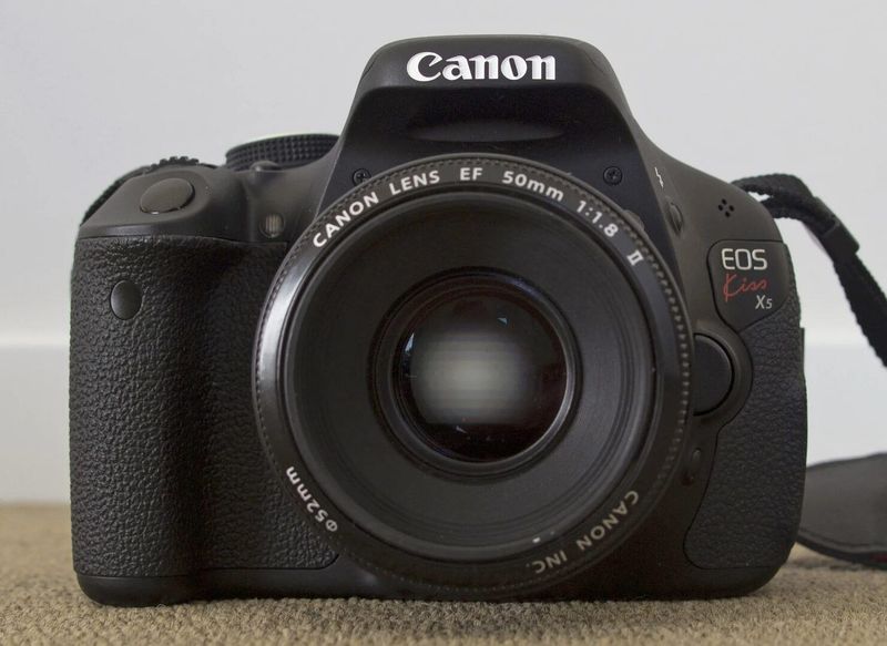 Canon EOS 600D + два объектива (50mm и 18-55mm) + флешка 32ГБ Canon EOS 600D + два объектива (50mm и 18-55mm) + флешка 32ГБ
