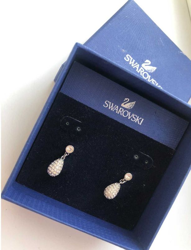 Продам серьги Swarovski Продам серьги Swarovski