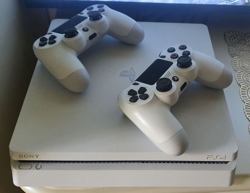 Playstation 4 slim 1 Tb Playstation 4 slim 1 Tb