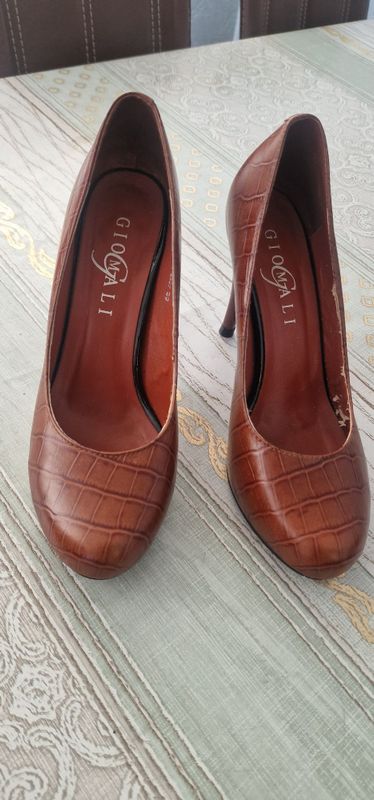 Продам туфли. Одетые один раз. Продам туфли. Одетые один раз.