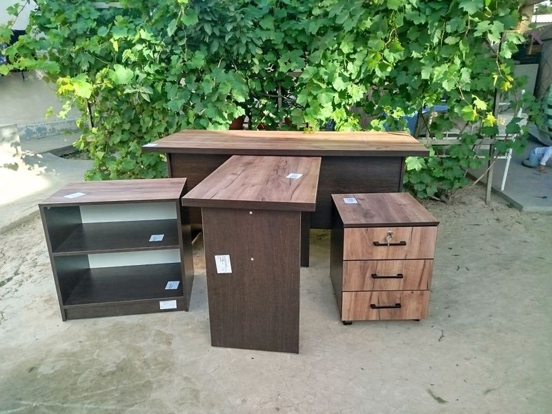 Mebel ofisniy stol razmer 180*80 Mebel ofisniy stol razmer 180*80