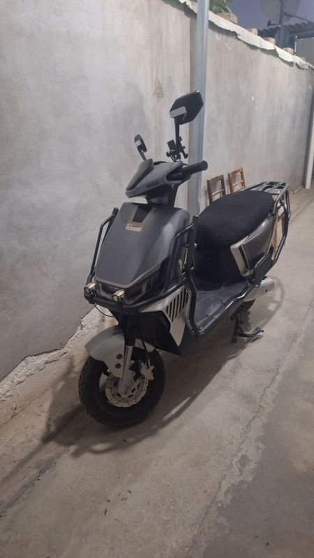 Скутер E bike электроскутер