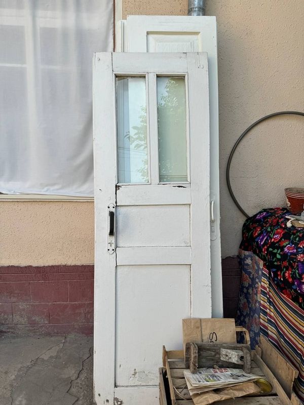 Eski eshik romlar sotiladi Eski eshik romlar sotiladi