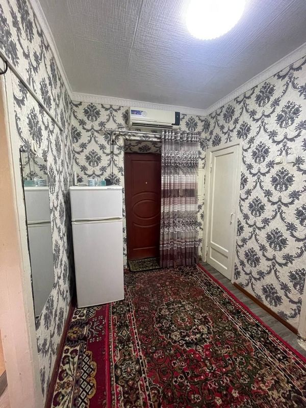 Navoiy shahar Amir Temur ko'chasi 10-uy 2 xonali kvartira sotiladi