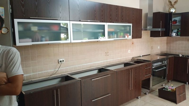 Kuhiniy mebel sotiladi Kuhiniy mebel sotiladi