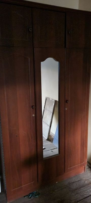 Шкаф сотилади холати янги