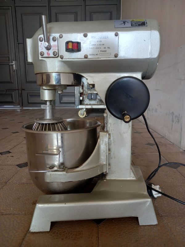 Mikser 10 litr xitoy 220w YANGI AVLOD Mikser 10 litr xitoy 220w YANGI AVLOD