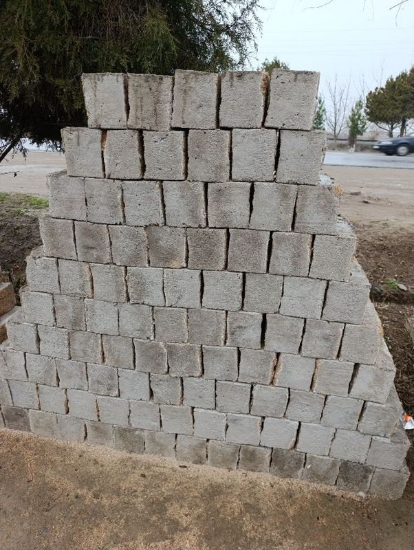 15*30 beton gʻisht; 1 donasi 2200 soʻm 15*30 beton gʻisht; 1 donasi 2200 soʻm