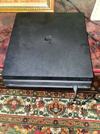 Ps4 Pro 1TB srochniy sotiladi Ps4 Pro 1TB srochniy sotiladi