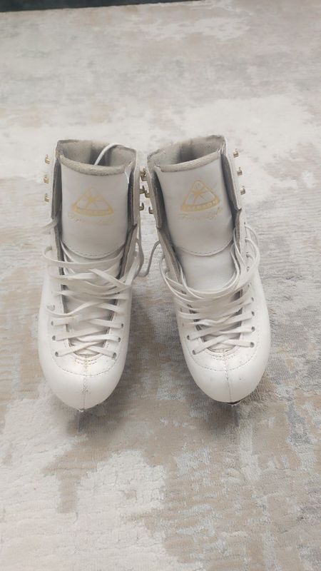 Фигурные коньки Jackson