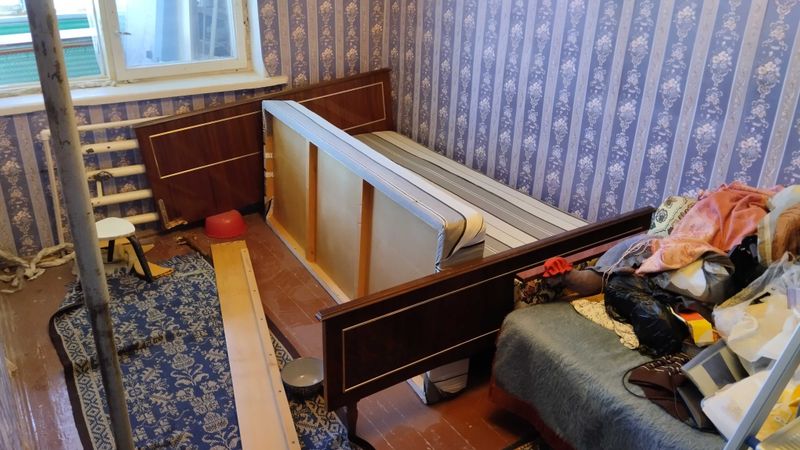 Продаётся сломанная кровать (или же просто матрац) Продаётся сломанная кровать (или же просто матрац)