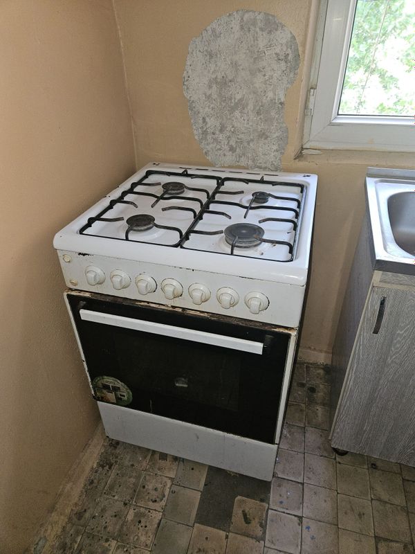 Продаётся газ плита Артел рабочий