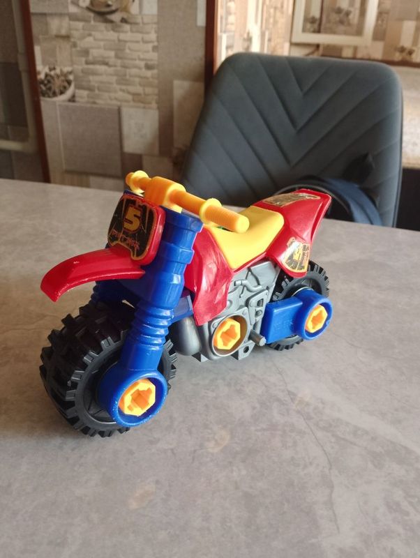 Mototsikl o'yinchoq sotiladi Mototsikl o'yinchoq sotiladi