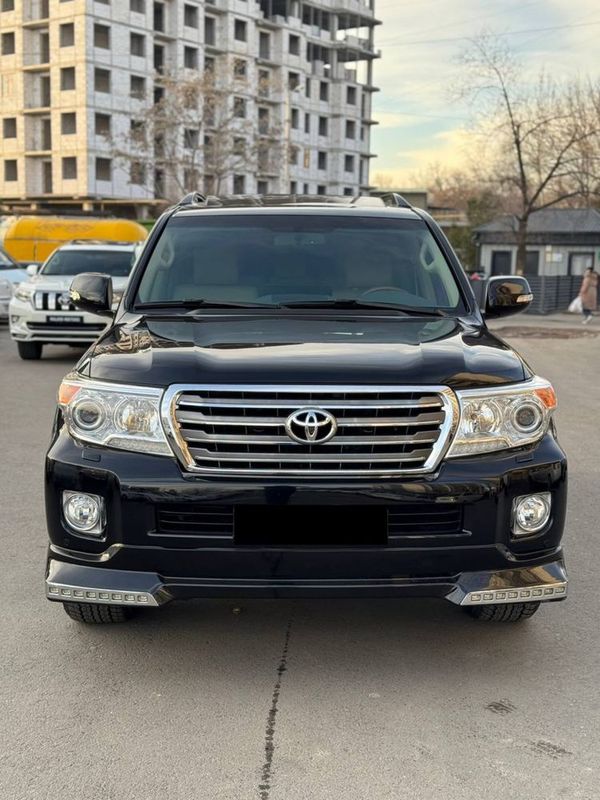 Tayota Land Cruiser 200 4.0 L продается