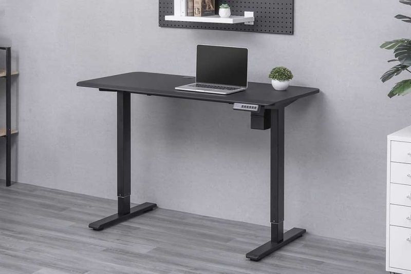 Игровой стол Cougar Royal 120 Elite (White / Black) Игровой стол Cougar Royal 120 Elite (White / Black)