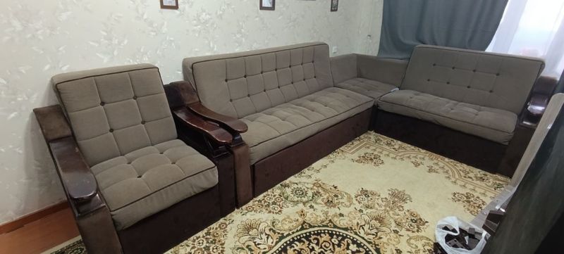 Продам угловой диван с креслом Продам угловой диван с креслом