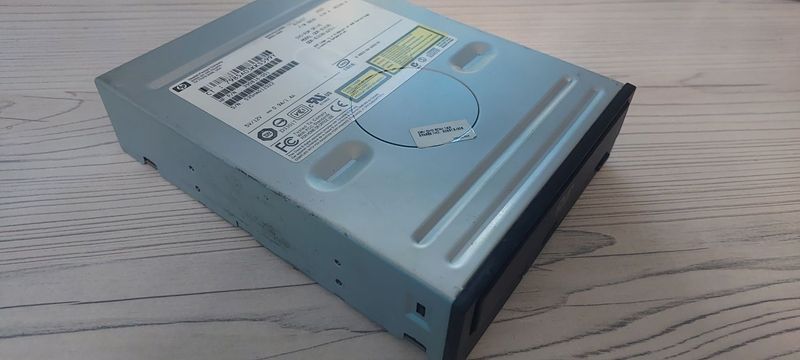 DVD дисковод 2005 года. DVD дисковод 2005 года.