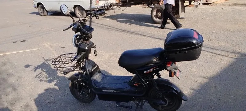 Electro skuter sotiladi